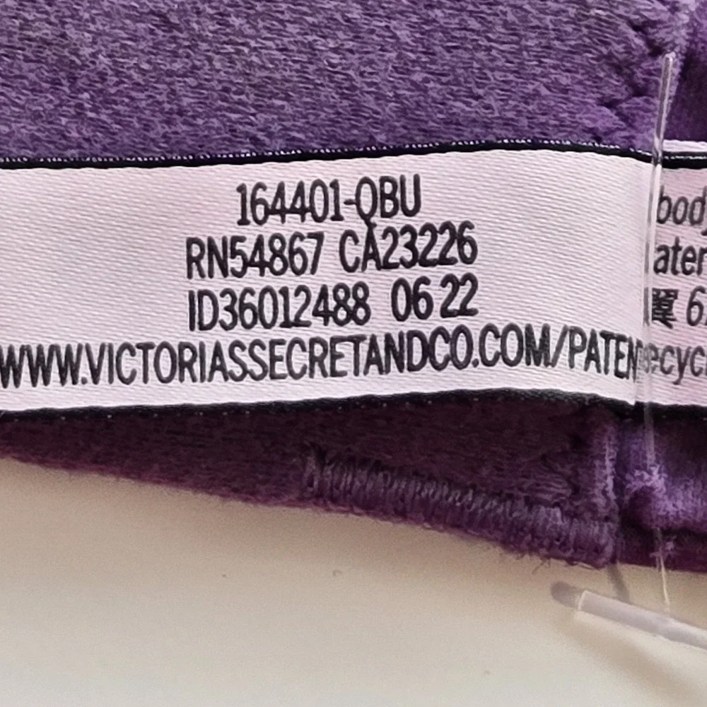 Victoria's Secret Lined Perfect Coverage Underwire Bra Size 32DDD‎ Purple